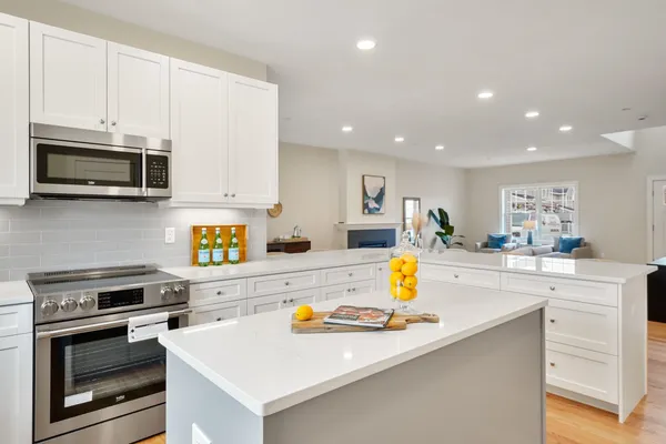 $639,900 | 71 Driftwood Circle, Unit 27, Sandown, NH 03873