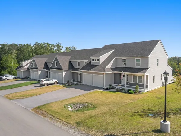 $639,900 | 71 Driftwood Circle, Unit 27, Sandown, NH 03873