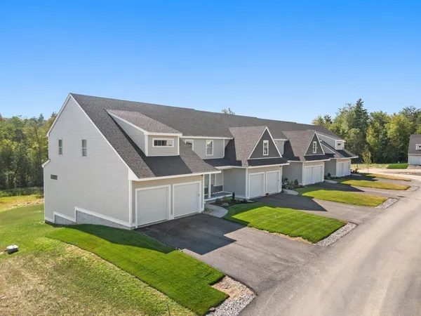 $639,900 | 71 Driftwood Circle, Unit 27, Sandown, NH 03873