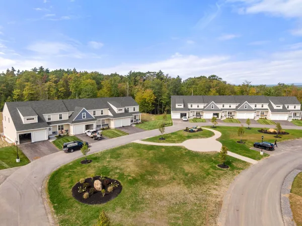 $639,900 | 71 Driftwood Circle, Unit 27, Sandown, NH 03873
