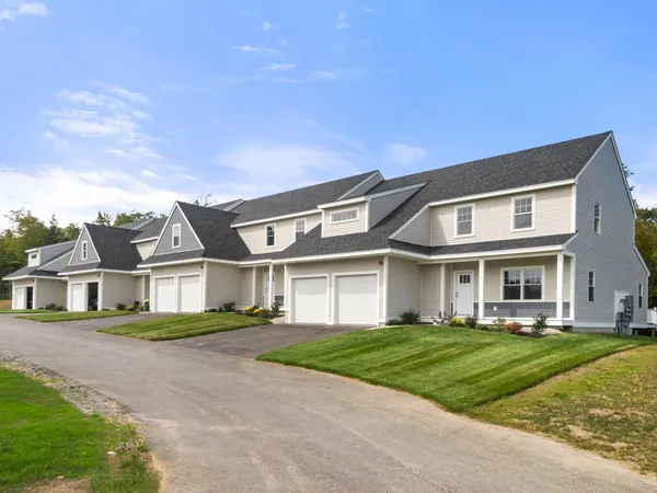 $639,900 | 71 Driftwood Circle, Unit 27, Sandown, NH 03873