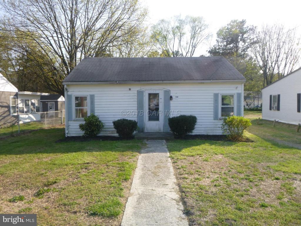 320 Cherry Way Salisbury, MD 21804 - Photo 1 of 9 a view of a house with backyard and a tree