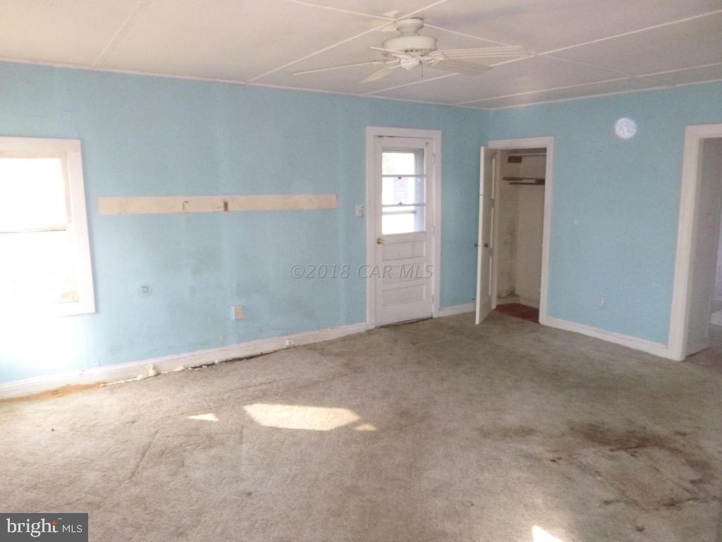 320 Cherry Way Salisbury, MD 21804 - Photo 5 of 9 an empty room with windows