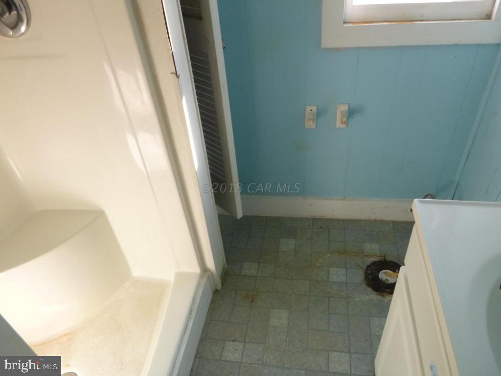 320 Cherry Way Salisbury, MD 21804 - Photo 7 of 9 a view of a bathroom