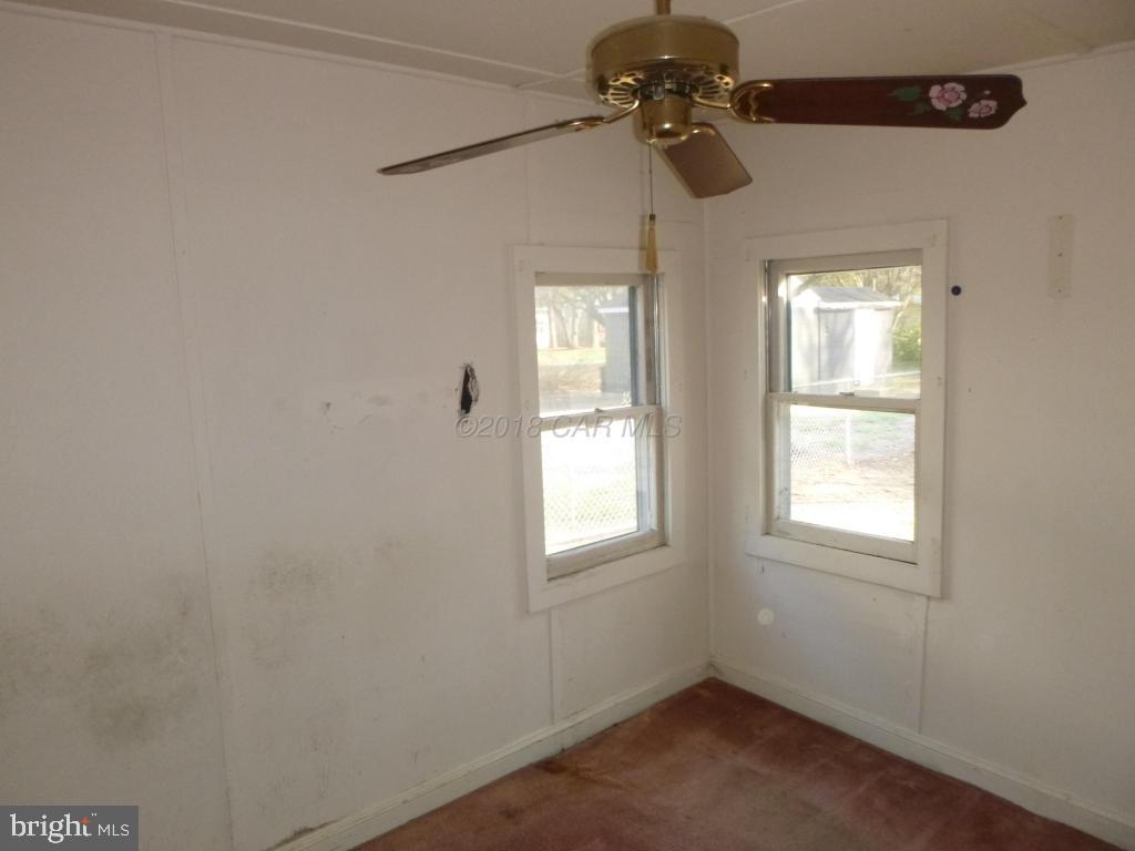 320 Cherry Way Salisbury, MD 21804 - Photo 8 of 9 an empty room with windows and fan