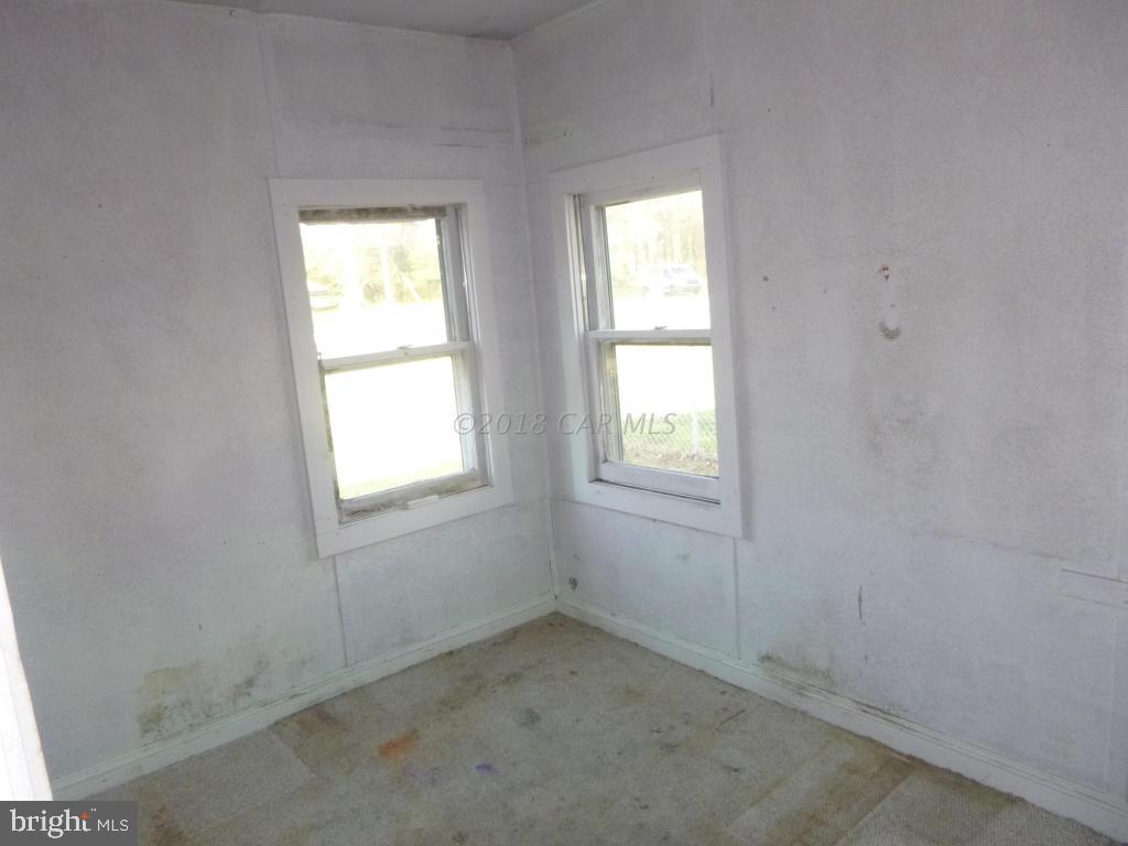 320 Cherry Way Salisbury, MD 21804 - Photo 9 of 9 an empty room with a window