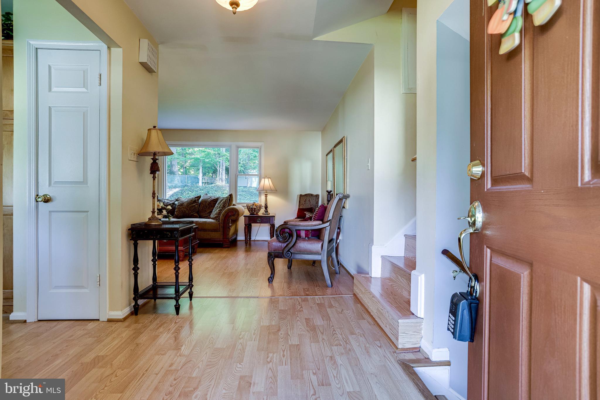 6905 Conservation Drive Springfield, VA 22153 - Photo 4 of 41 Foyer entrance