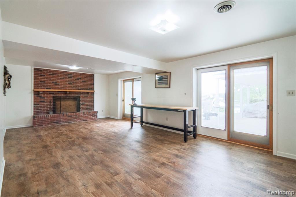 3266 Benstein Road Commerce Township, MI 48382 - Photo 8 of 39 Gallery Image 8
