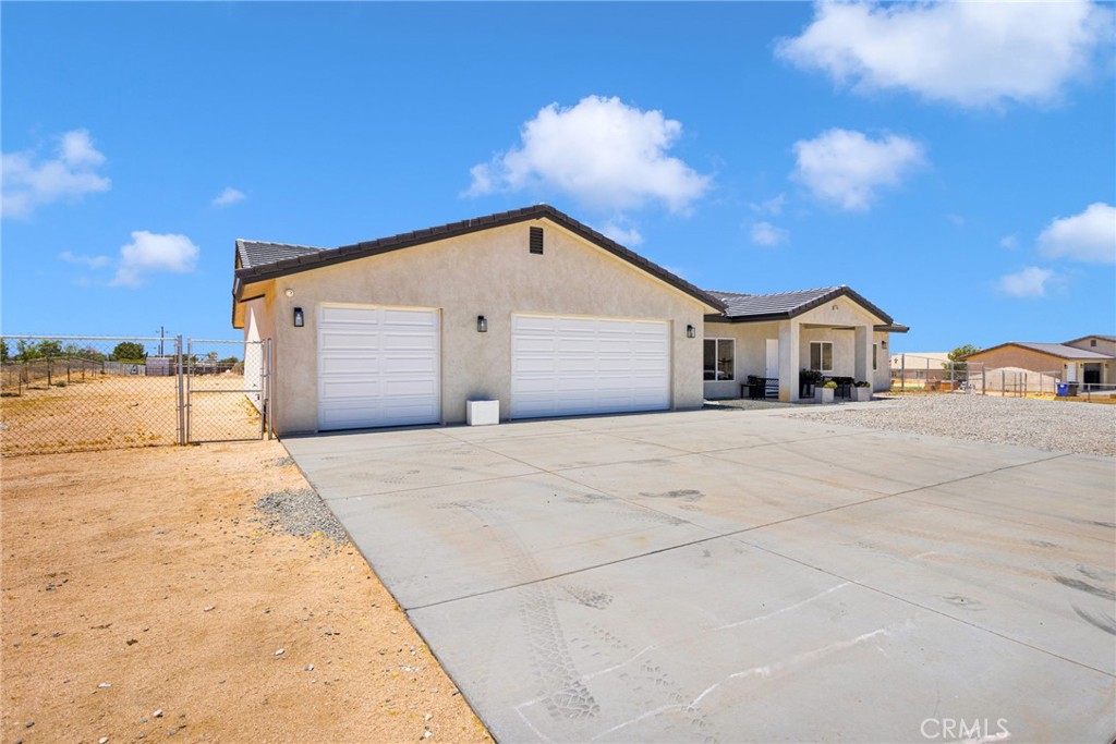 10770 Chipmunk Road Apple Valley, CA 92308 - Photo 4 of 35