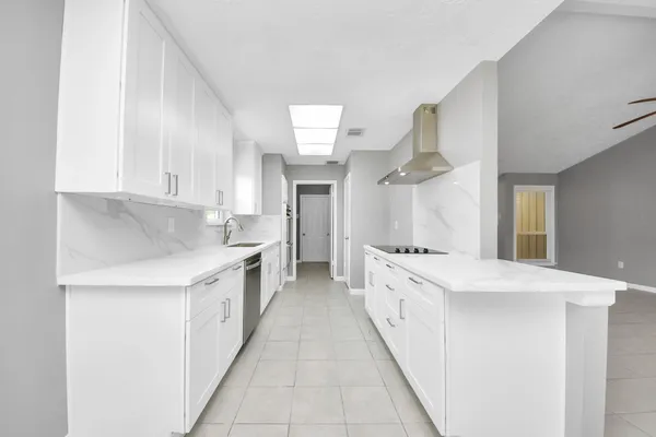 $2,000 | 10707 Shannon Hills Drive, Houston, TX 77099