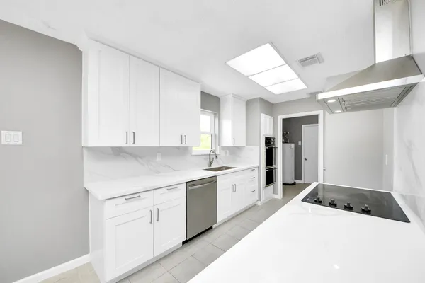 $2,000 | 10707 Shannon Hills Drive, Houston, TX 77099