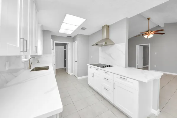 $2,000 | 10707 Shannon Hills Drive, Houston, TX 77099