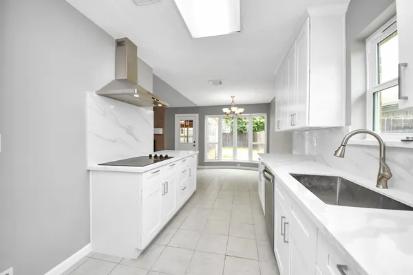 $2,000 | 10707 Shannon Hills Drive, Houston, TX 77099