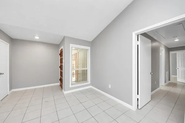 $2,000 | 10707 Shannon Hills Drive, Houston, TX 77099