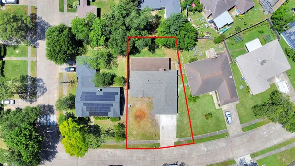 $2,000 | 10707 Shannon Hills Drive, Houston, TX 77099