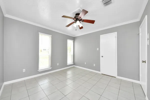 $2,000 | 10707 Shannon Hills Drive, Houston, TX 77099