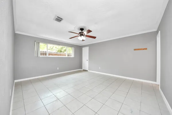 $2,000 | 10707 Shannon Hills Drive, Houston, TX 77099