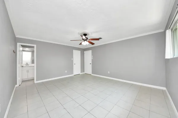 $2,000 | 10707 Shannon Hills Drive, Houston, TX 77099