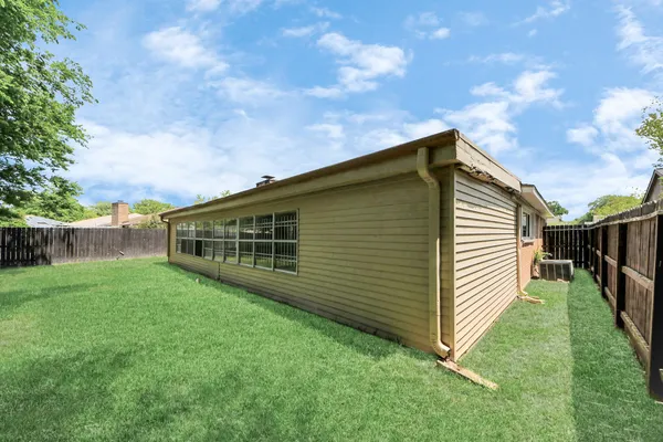 $2,000 | 10707 Shannon Hills Drive, Houston, TX 77099