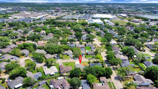 $2,000 | 10707 Shannon Hills Drive, Houston, TX 77099