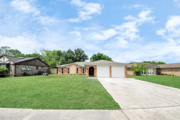 $2,000 | 10707 Shannon Hills Drive, Houston, TX 77099