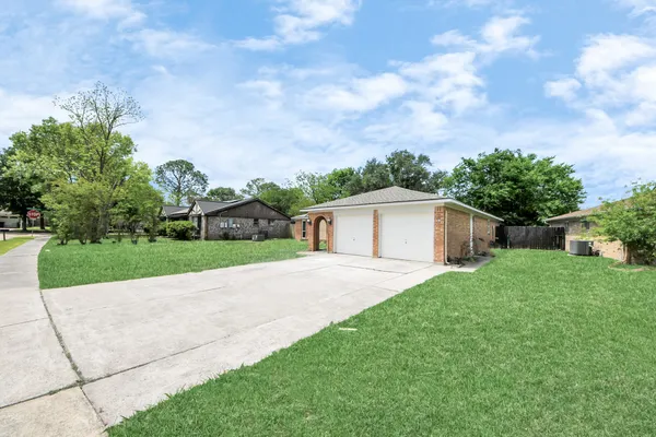 $2,000 | 10707 Shannon Hills Drive, Houston, TX 77099