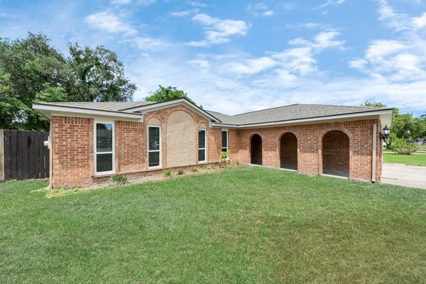 $2,000 | 10707 Shannon Hills Drive, Houston, TX 77099
