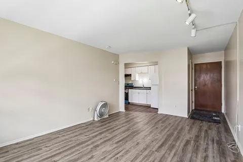 $99,100 | 3119 South 122nd Street, Unit 17, West Allis, WI 53227