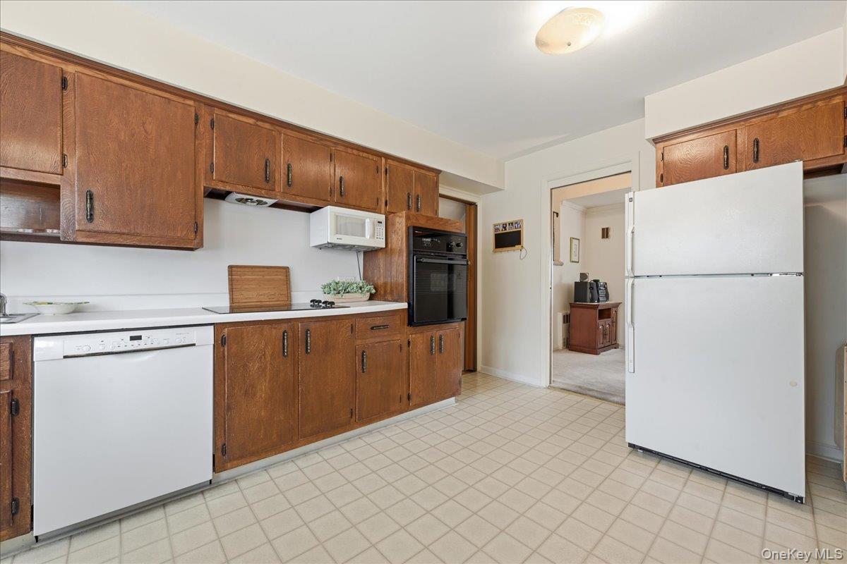 117 Lefferts Road Garden City, NY 11530 - Photo 12 of 33