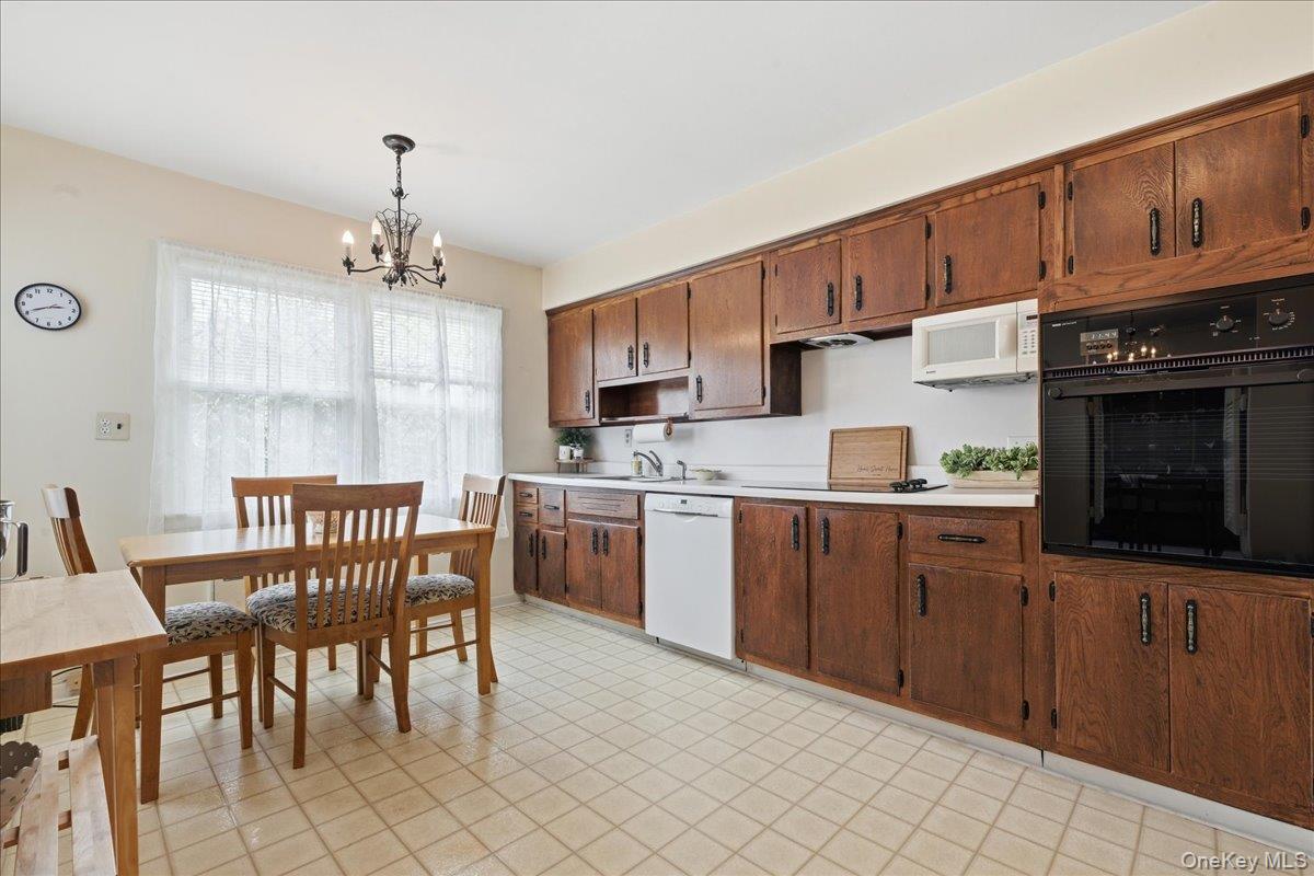 117 Lefferts Road Garden City, NY 11530 - Photo 10 of 33
