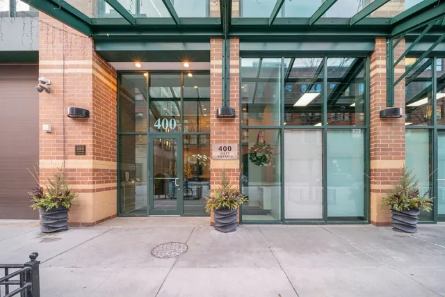 $3,395 | 400 West Ontario Street, Unit 804, Chicago, IL 60654