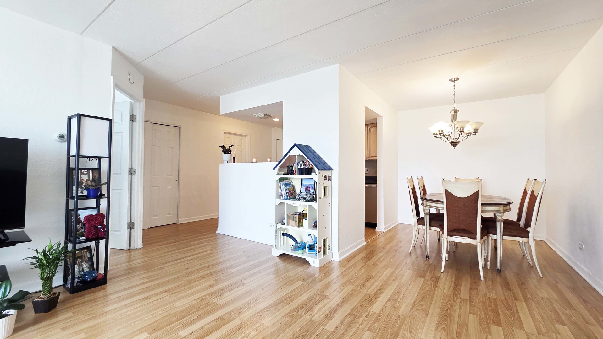 1 Renaissance Place, Unit 805 Palatine, IL 60067 - Photo 9 of 21 Gallery Image 9