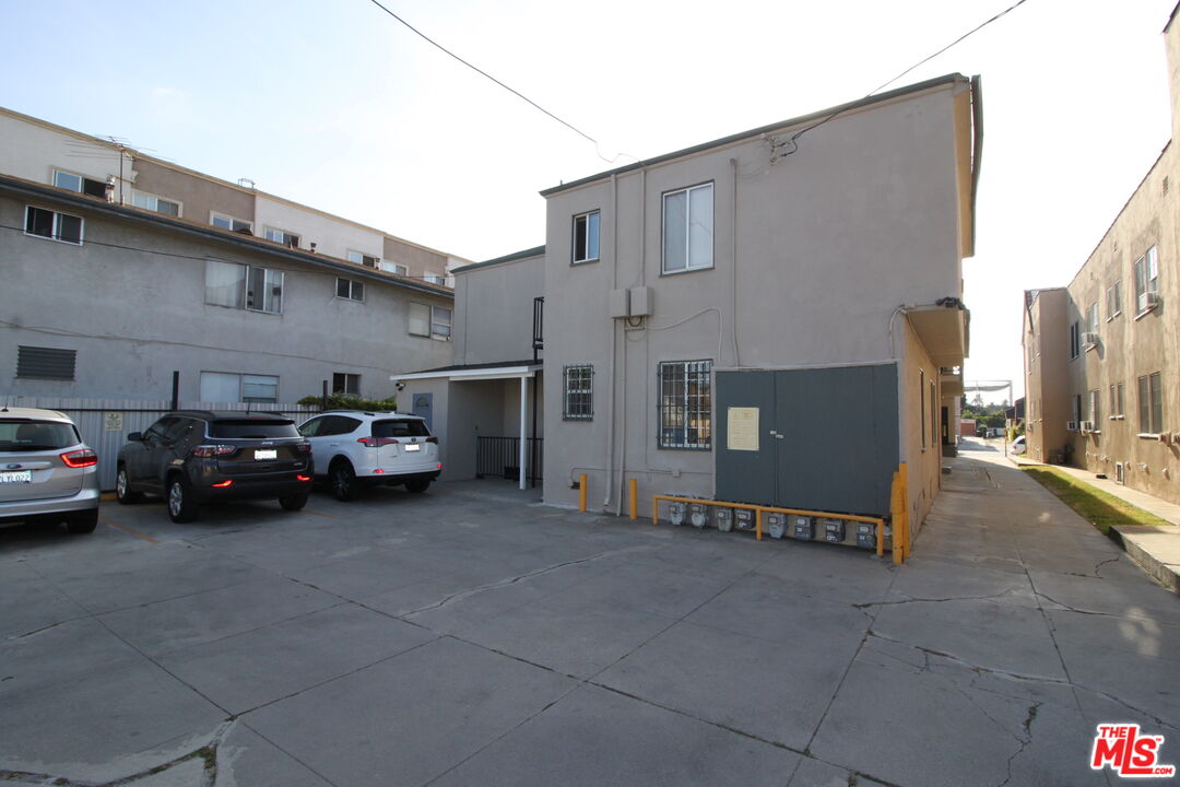 1022 South Norton Avenue, Unit C Los Angeles, CA 90019 - Photo 38 of 43 a car parked in front of a building