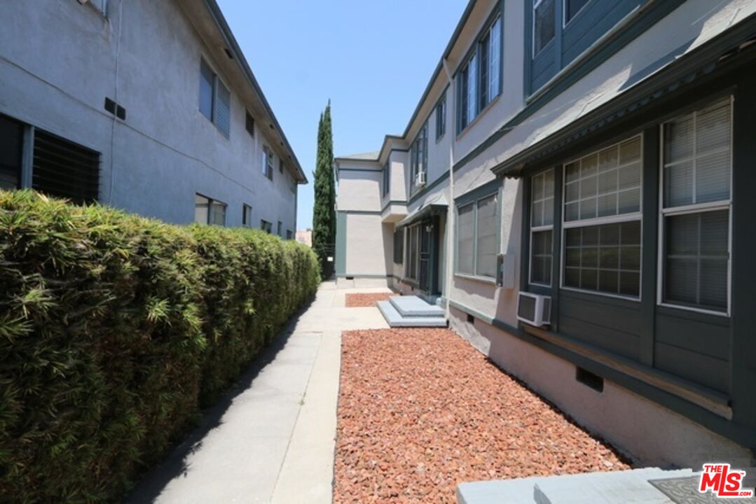 1022 South Norton Avenue, Unit C Los Angeles, CA 90019 - Photo 39 of 43 a view of a pathway both side of house