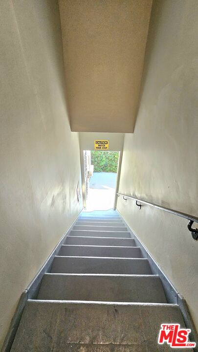 1022 South Norton Avenue, Unit C Los Angeles, CA 90019 - Photo 4 of 43 a view of entryway