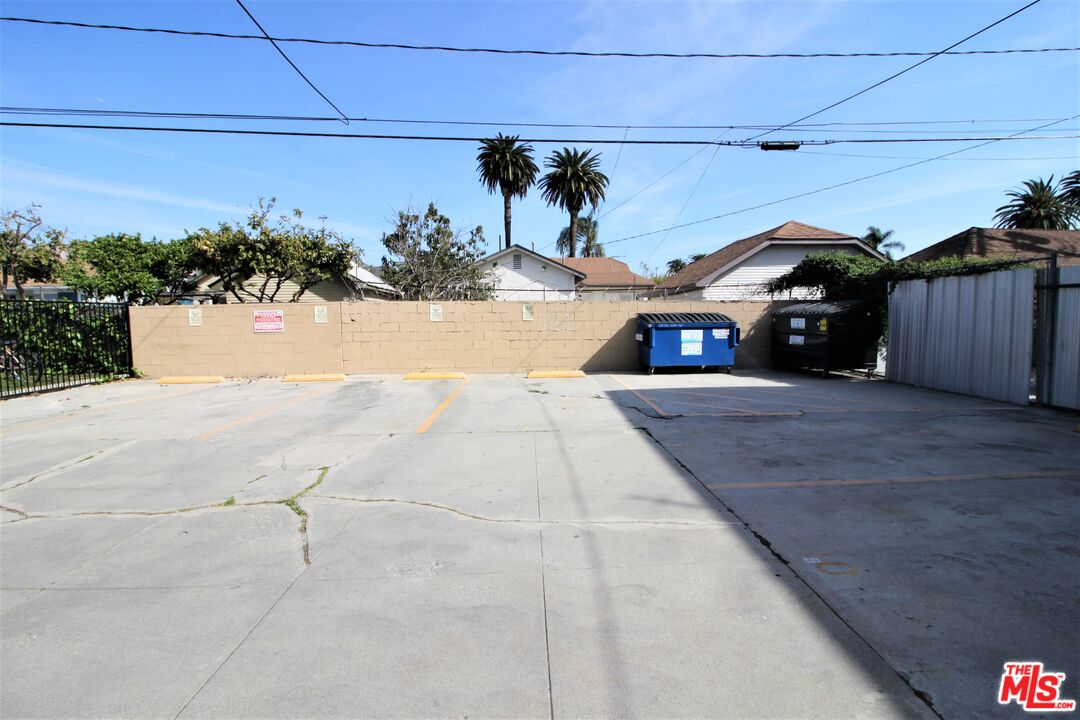 1022 South Norton Avenue, Unit C Los Angeles, CA 90019 - Photo 41 of 43 a view of a street