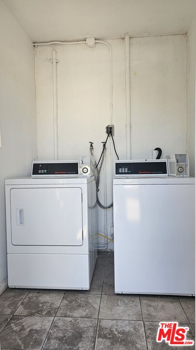 1022 South Norton Avenue, Unit C Los Angeles, CA 90019 - Photo 43 of 43 a utility room with dryer and washer
