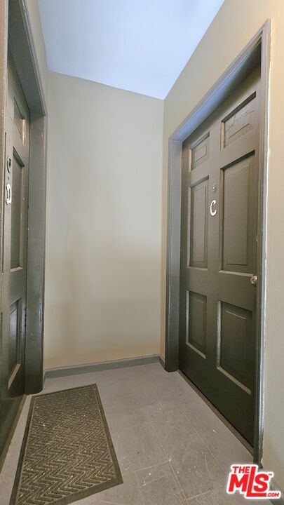1022 South Norton Avenue, Unit C Los Angeles, CA 90019 - Photo 5 of 43 a view of hallway