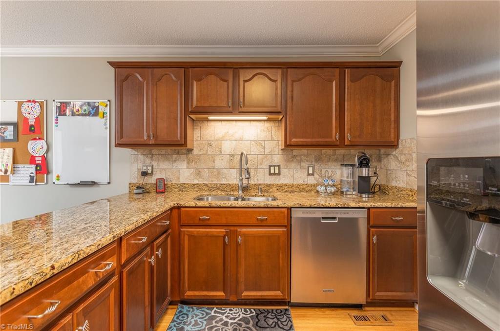 322 Canterbury Road High Point, NC 27262 - Photo 11 of 30 Gallery Image 11