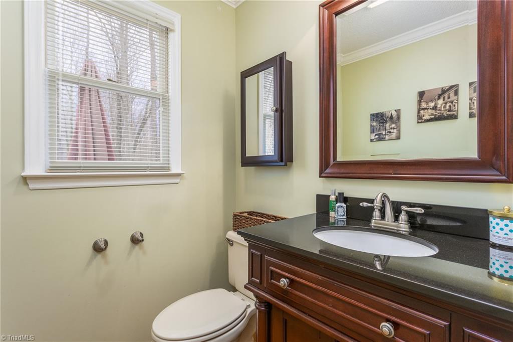 322 Canterbury Road High Point, NC 27262 - Photo 9 of 30 Gallery Image 9