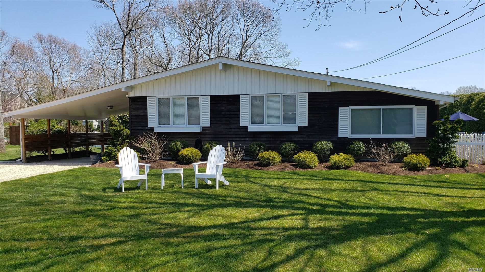 19 Middle Road Hampton Bays, NY 11946 - Photo 1 of 28 Gallery Image 1