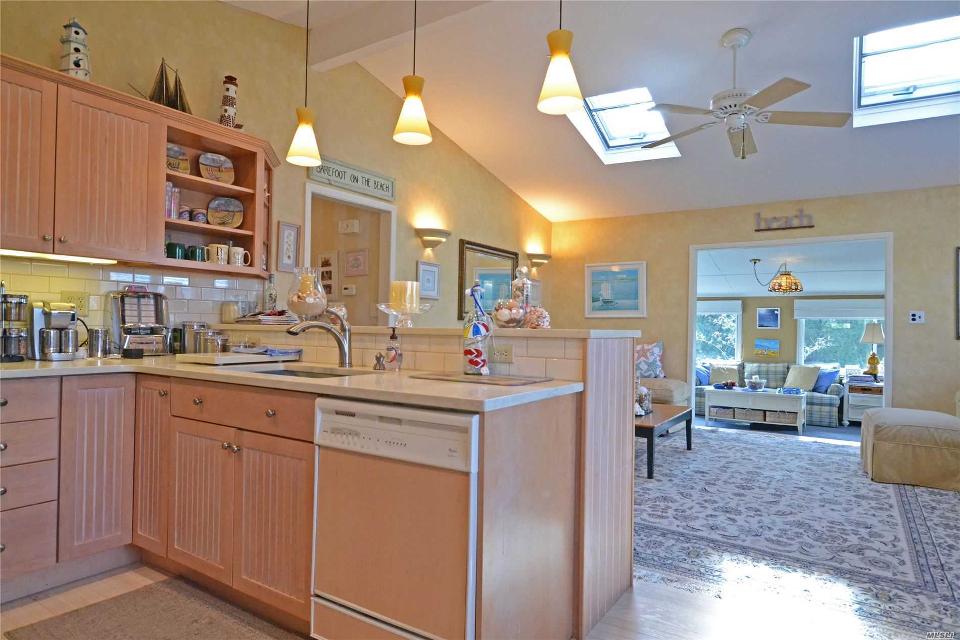 19 Middle Road Hampton Bays, NY 11946 - Photo 13 of 28 Gallery Image 13