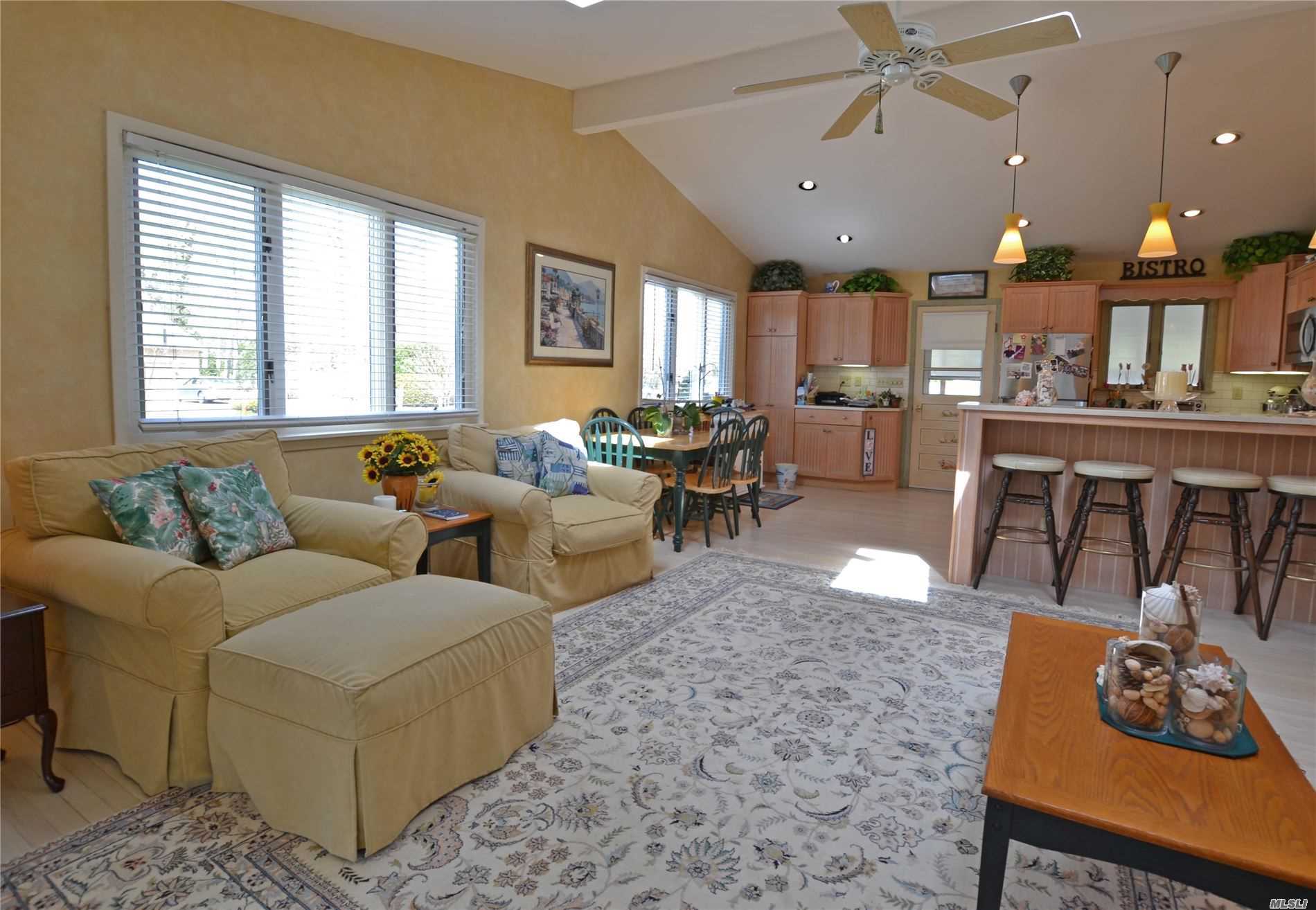 19 Middle Road Hampton Bays, NY 11946 - Photo 18 of 28 Gallery Image 18