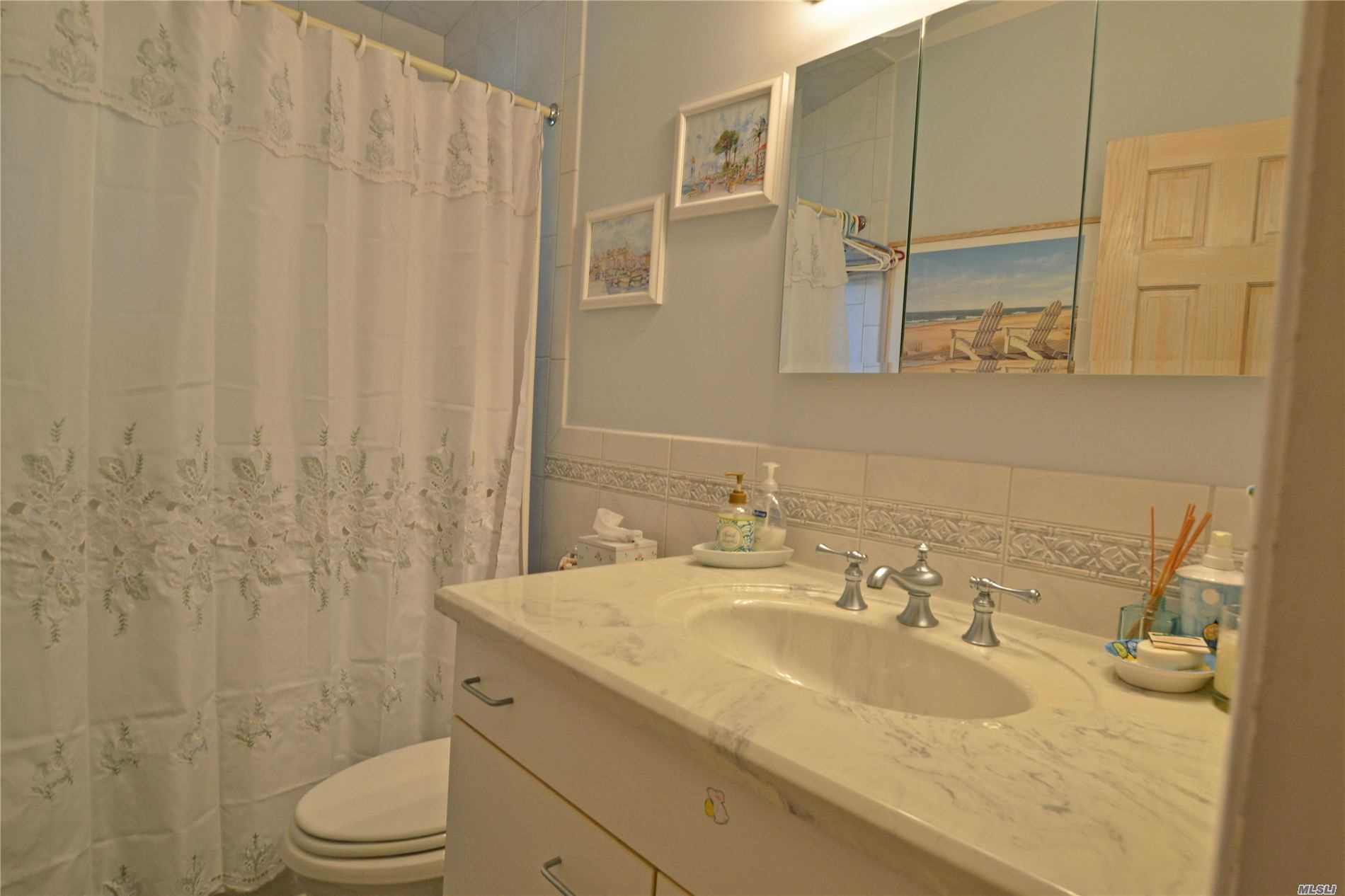 19 Middle Road Hampton Bays, NY 11946 - Photo 27 of 28 Gallery Image 27