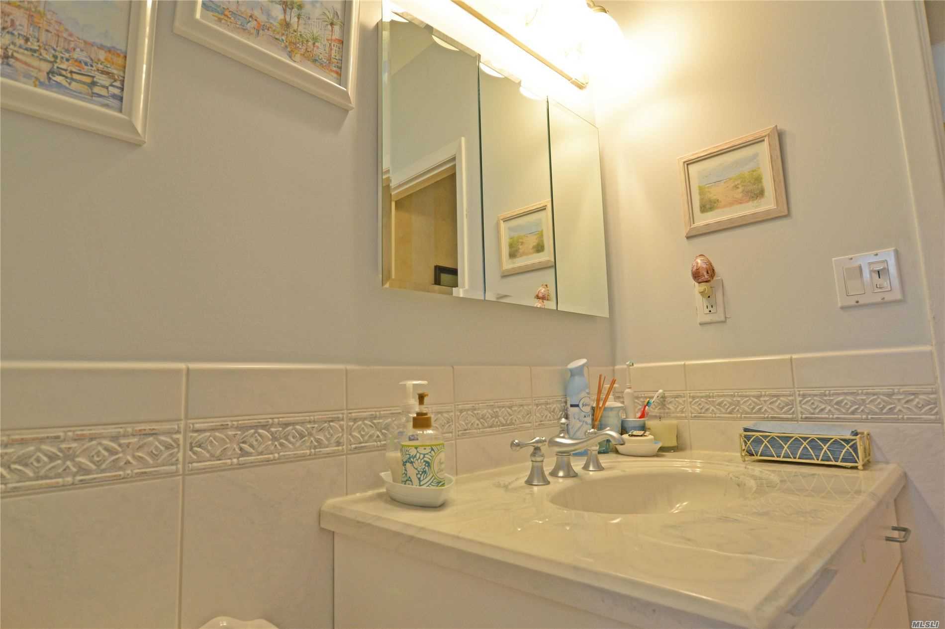 19 Middle Road Hampton Bays, NY 11946 - Photo 28 of 28 Gallery Image 28
