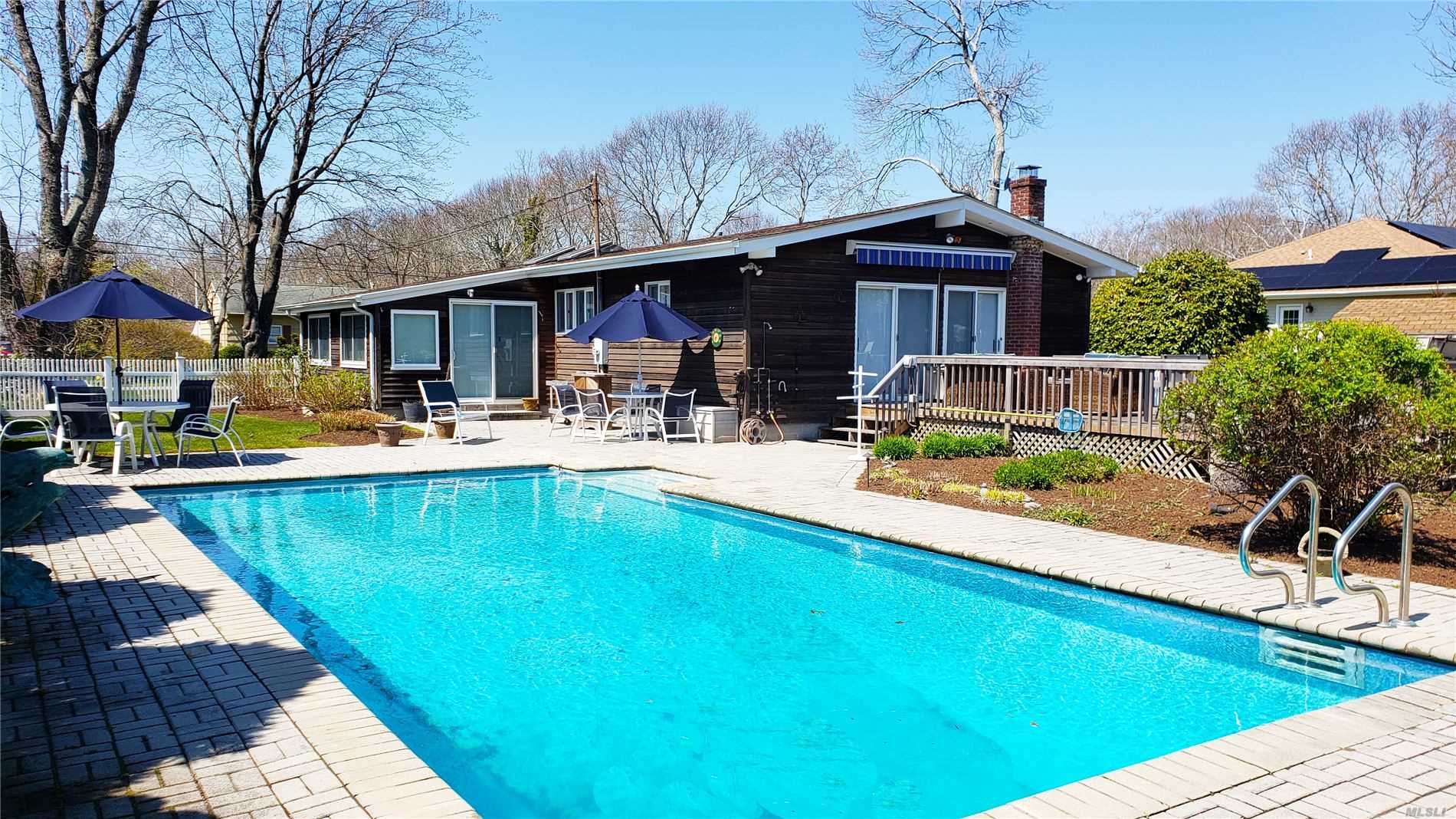 19 Middle Road Hampton Bays, NY 11946 - Photo 5 of 28 Gallery Image 5
