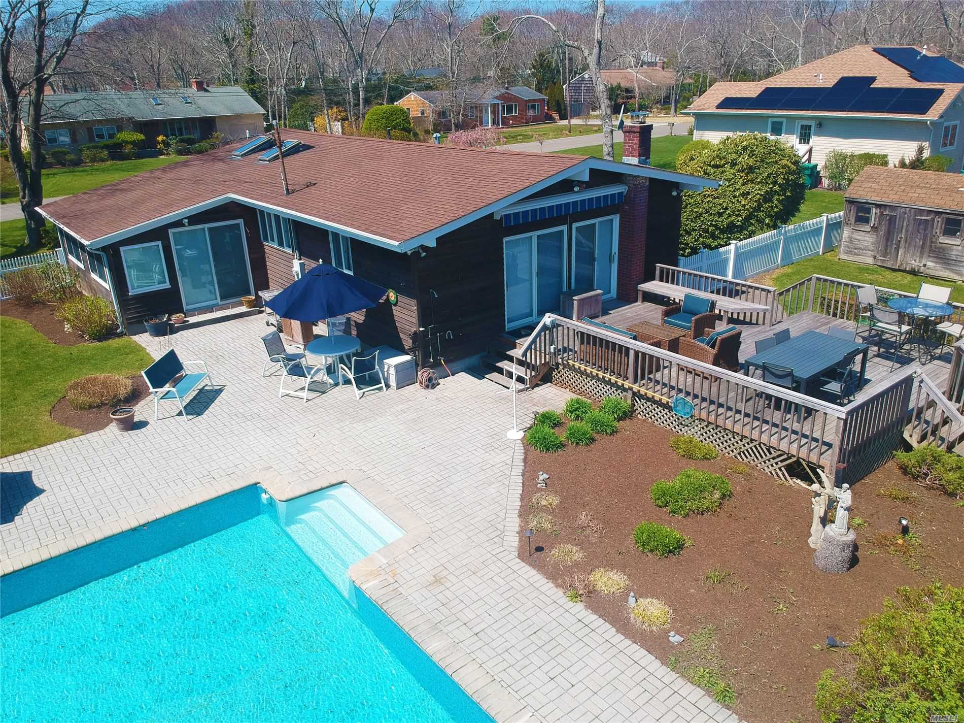 19 Middle Road Hampton Bays, NY 11946 - Photo 7 of 28 Gallery Image 7