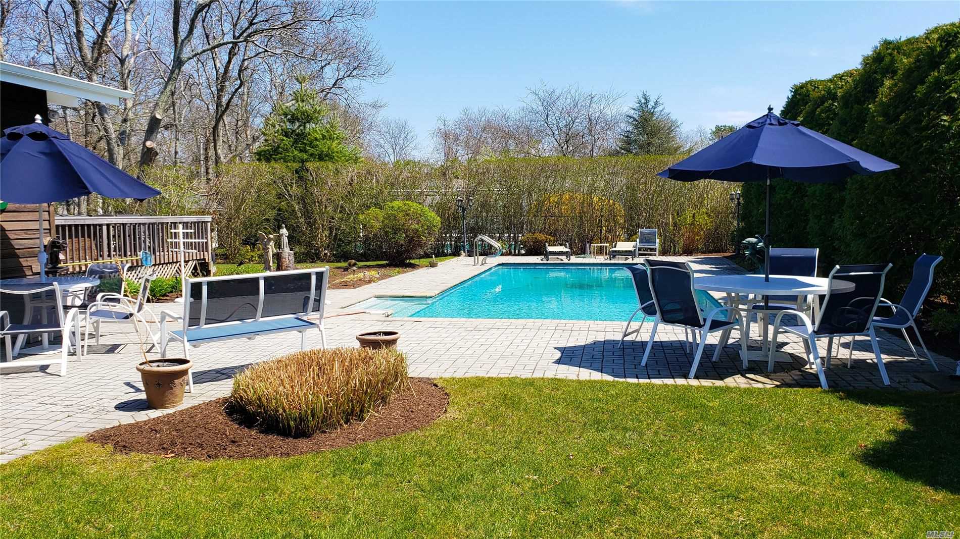 19 Middle Road Hampton Bays, NY 11946 - Photo 9 of 28 Gallery Image 9