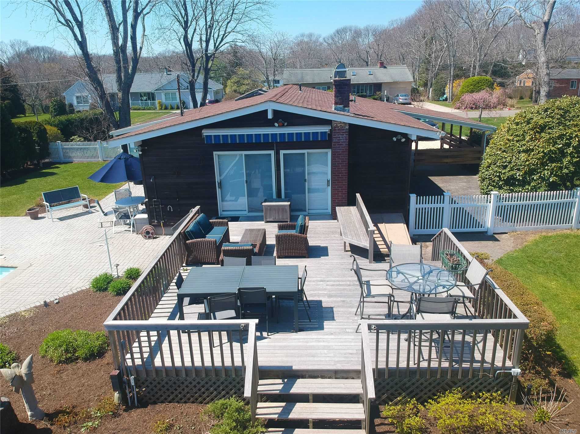 19 Middle Road Hampton Bays, NY 11946 - Photo 10 of 28 Gallery Image 10
