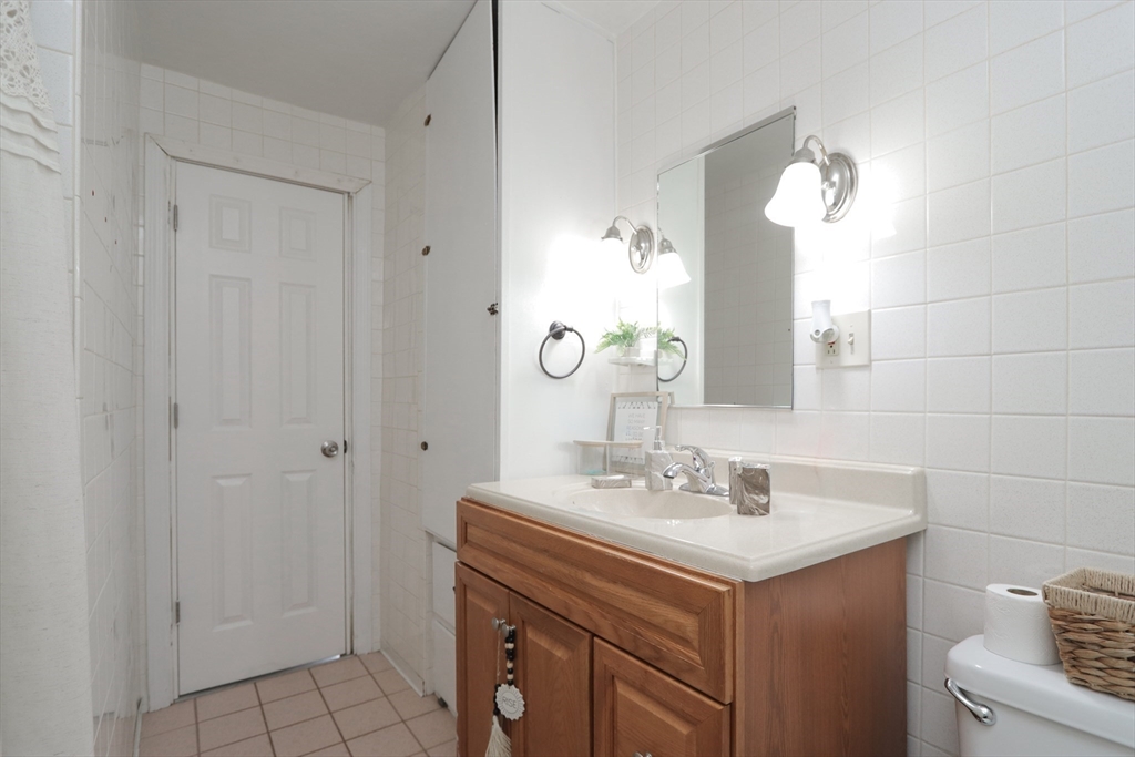 140 Eddy Street Springfield, MA 01104 - Photo 13 of 34